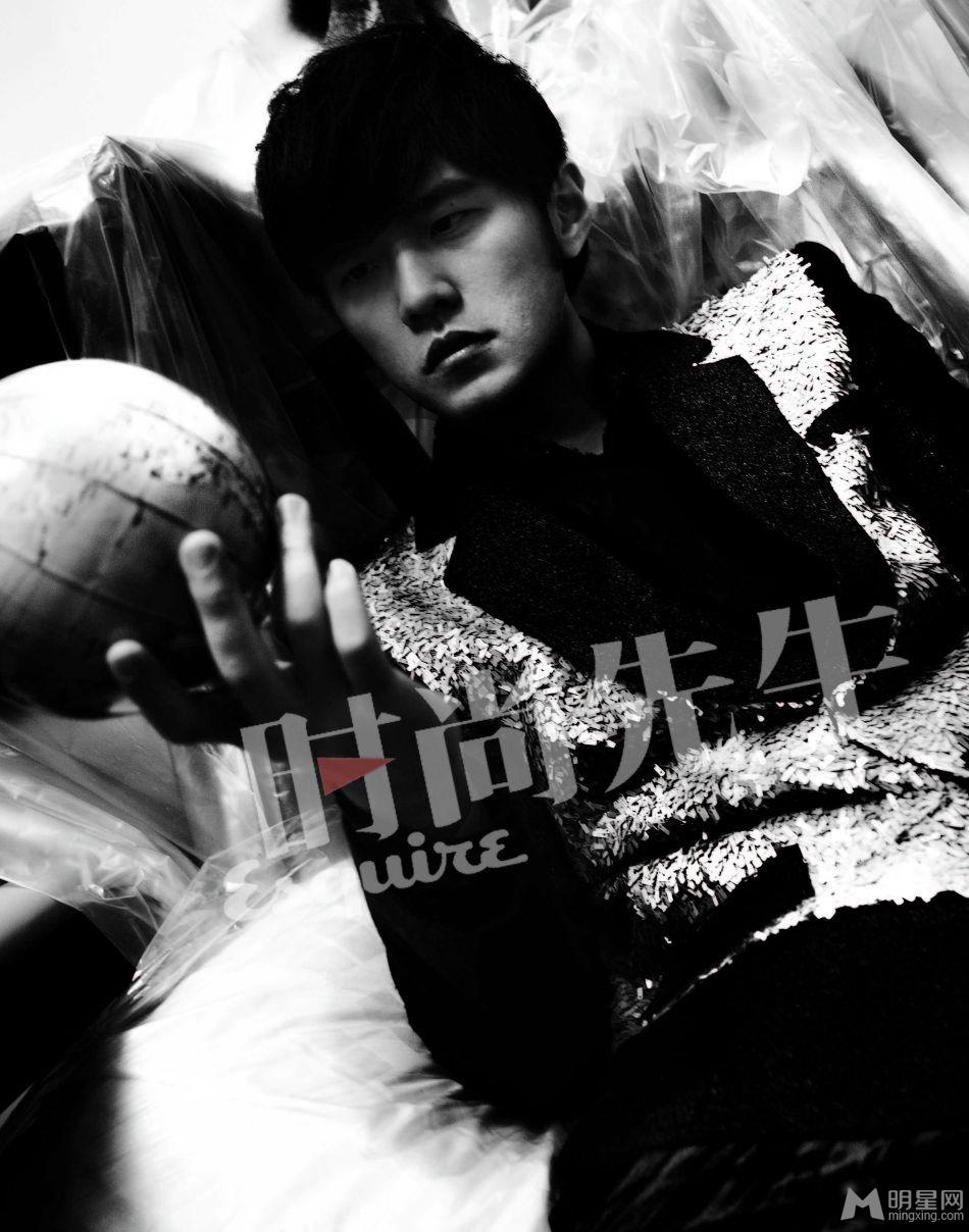 周杰伦登2010年8月号《时尚先生》封面_图-4