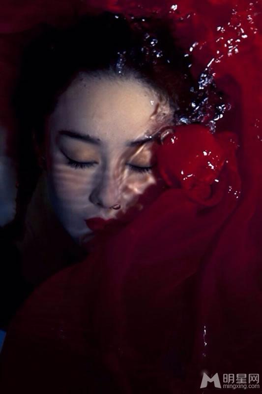 张馨予曝光一组魔幻写真浪漫妖艳美不胜收_图-7