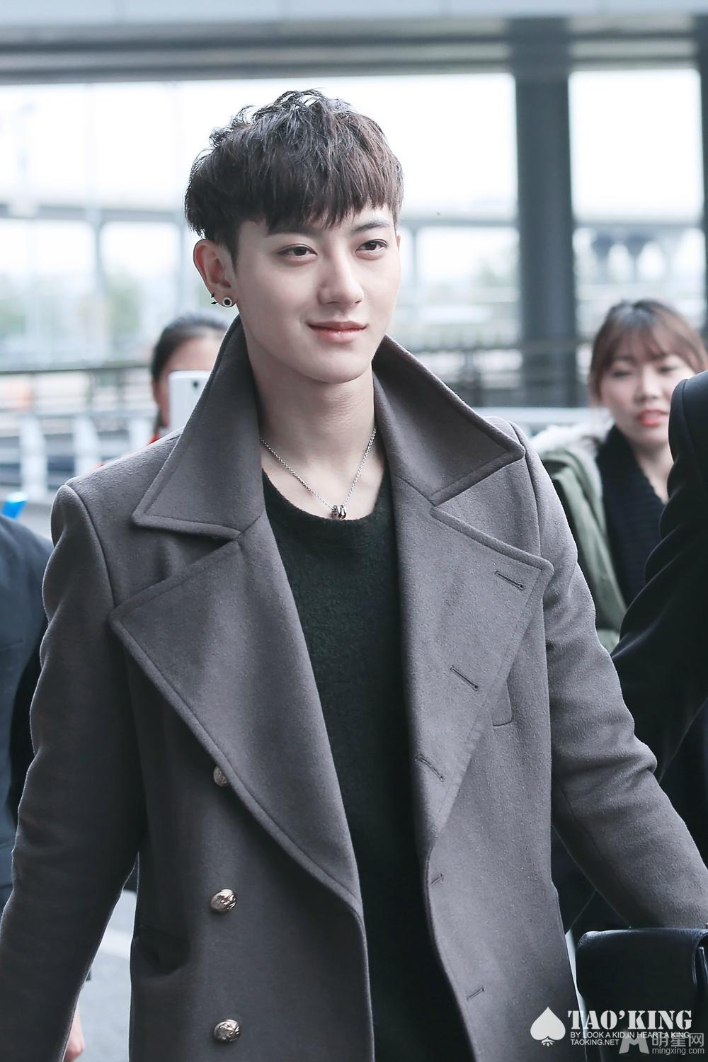 2014年11月EXO韩国金浦飞往北京机场帅气写真黄子韬图片写真_图-45