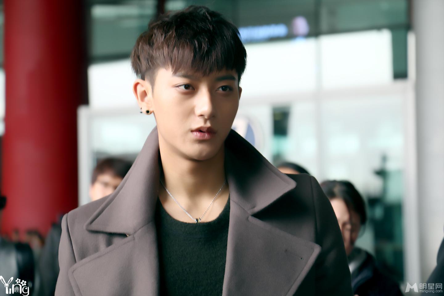 2014年11月EXO韩国金浦飞往北京机场帅气写真黄子韬图片写真_图-10