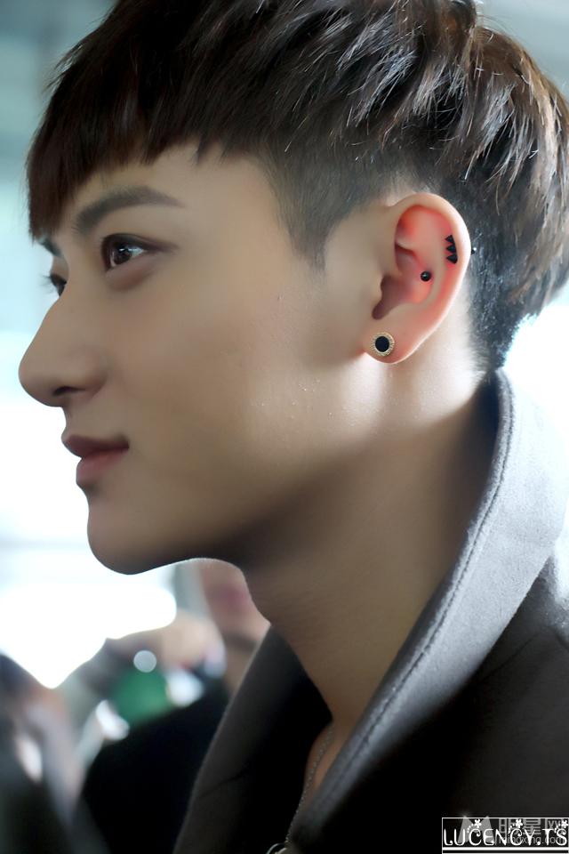2014年11月EXO韩国金浦飞往北京机场帅气写真黄子韬图片写真_图-8