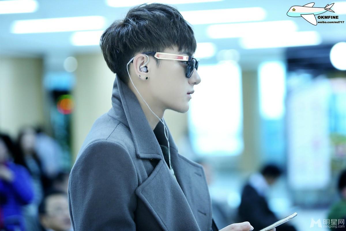 2014年11月EXO韩国金浦飞往北京机场帅气写真黄子韬图片写真_图-1