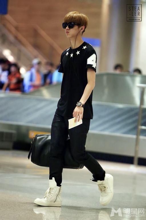 2014年7月EXO成都飞仁川机场写真鹿晗图片潮牌加身帅气时尚_图-2