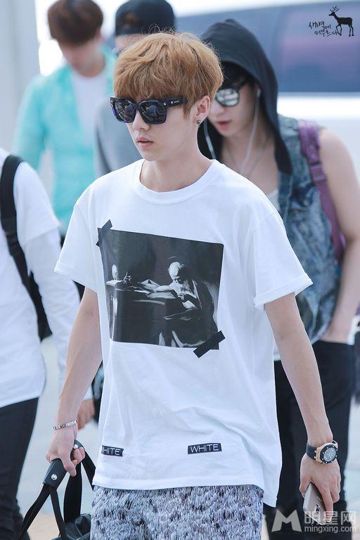 2014年7月EXO仁川飞台湾机场写真鹿晗图片帅气时尚_图-8