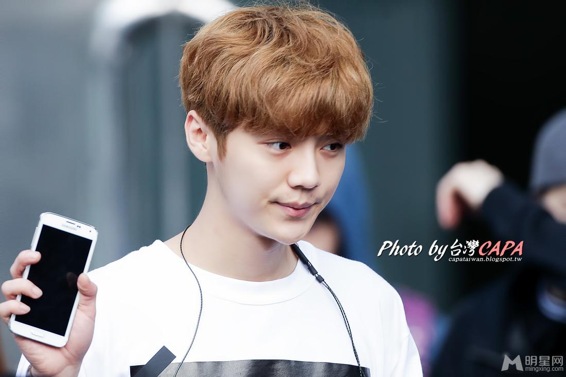 2014年7月EXO仁川飞台湾机场写真鹿晗图片帅气时尚_图-9