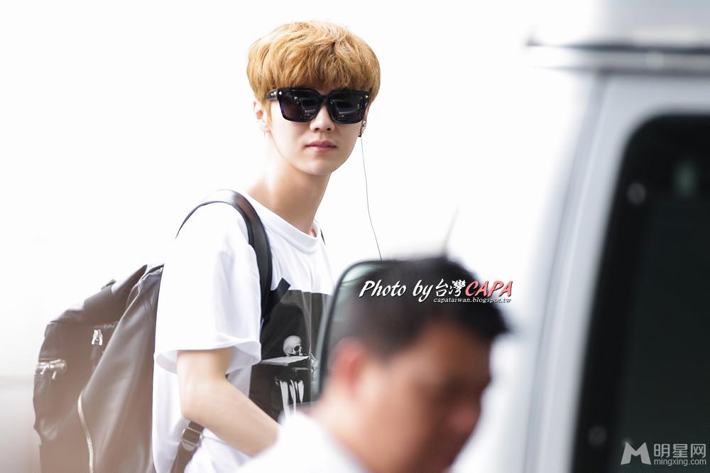 2014年7月EXO仁川飞台湾机场写真鹿晗图片帅气时尚_图-6