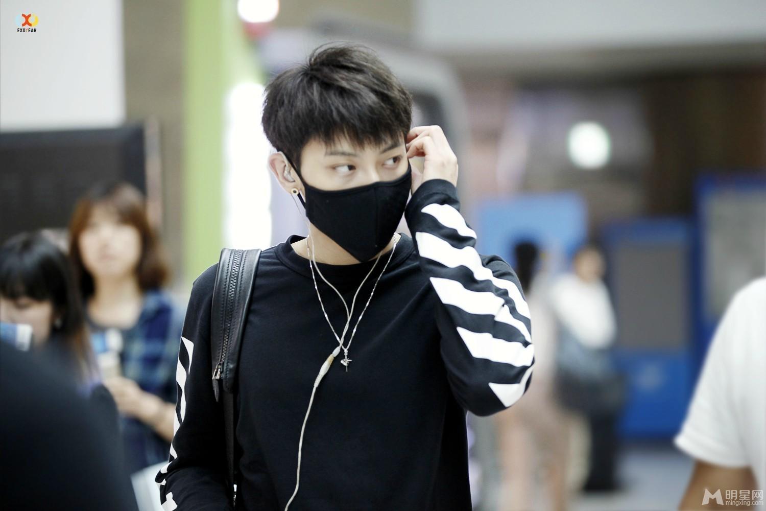 2014年8月EXO仁川飞广州转机飞韩国机场写真黄子韬图片写真_图-5