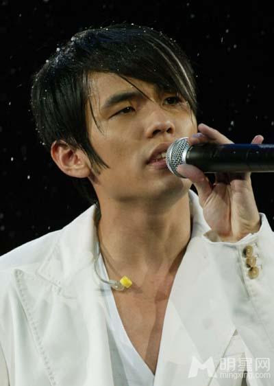 周杰伦2002THEONE演唱会现场写真_图-4