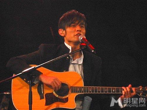 周杰伦2002THEONE演唱会现场写真_图-1