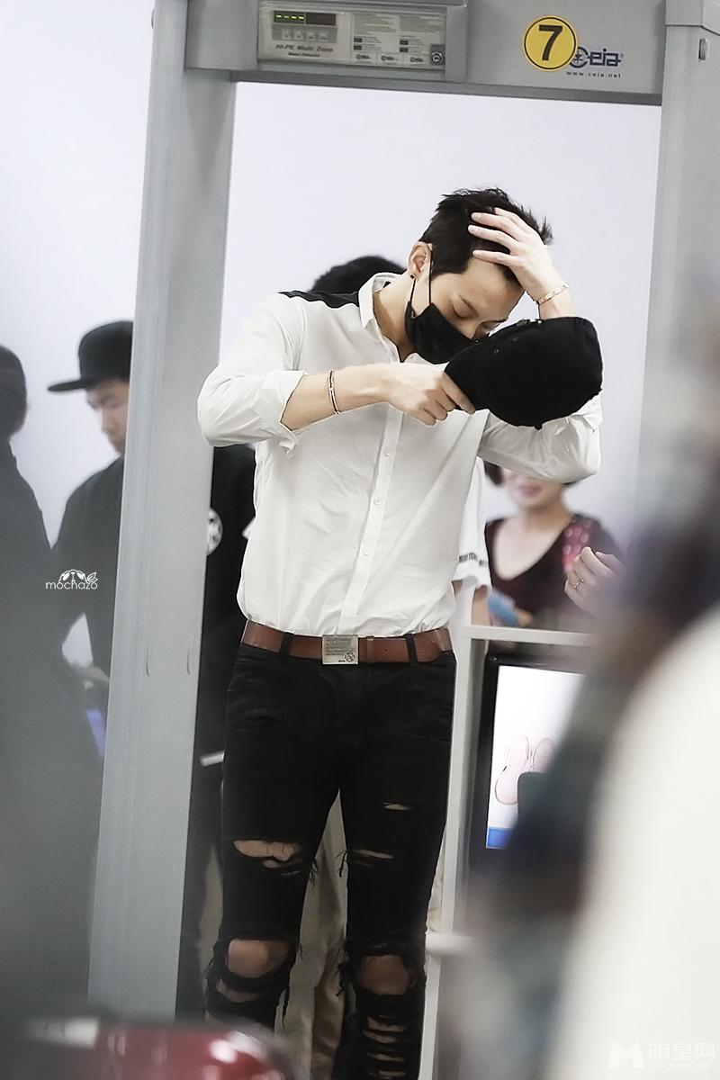 2014年9月EXO韩国金浦飞北京帅气亮相机场黄子韬图片写真_图-2