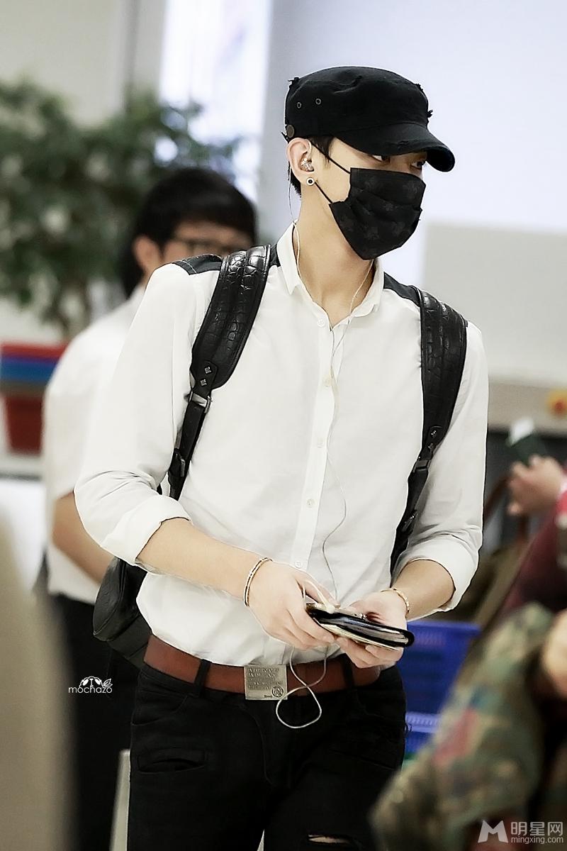 2014年9月EXO韩国金浦飞北京帅气亮相机场黄子韬图片写真_图-8