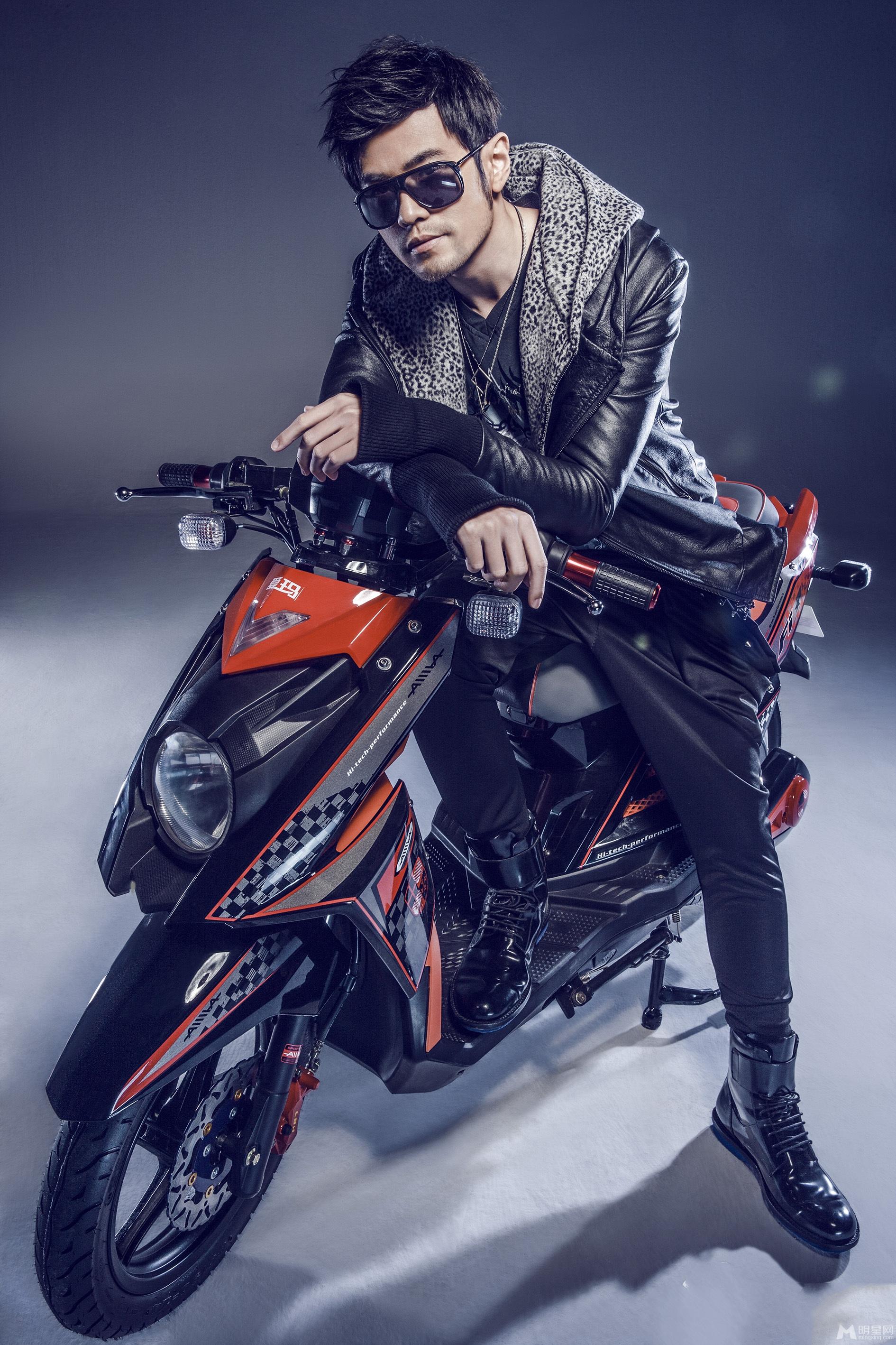 周杰伦爱玛电动车2014最新写真大片_图-6