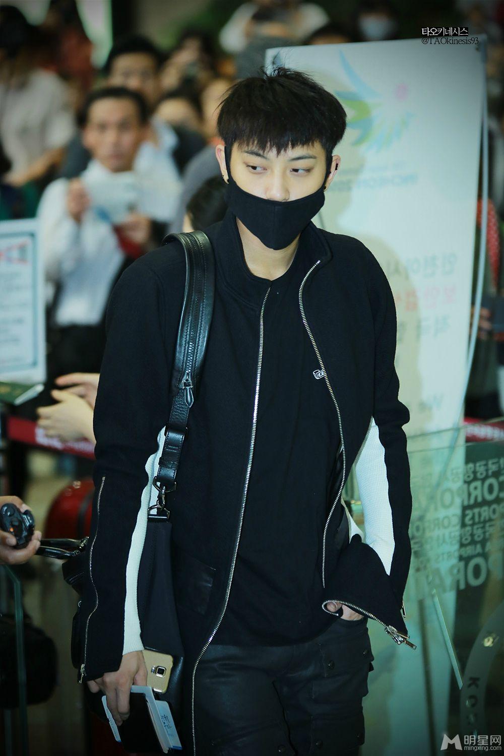 2014年10月EXO韩国金浦飞往东京机场时尚帅气写真黄子韬图片写真_图-2