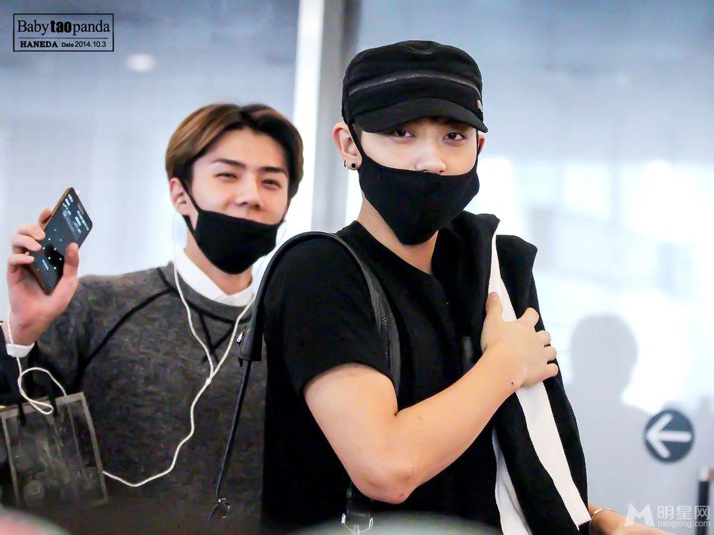 2014年10月EXO韩国金浦飞往东京机场时尚帅气写真黄子韬图片写真_图-11