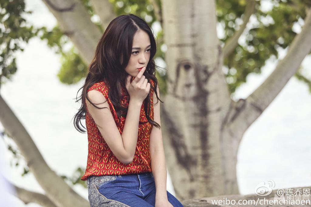 陈乔恩希腊性感拍摄获艳遇遭男老外索吻(图)_图-2