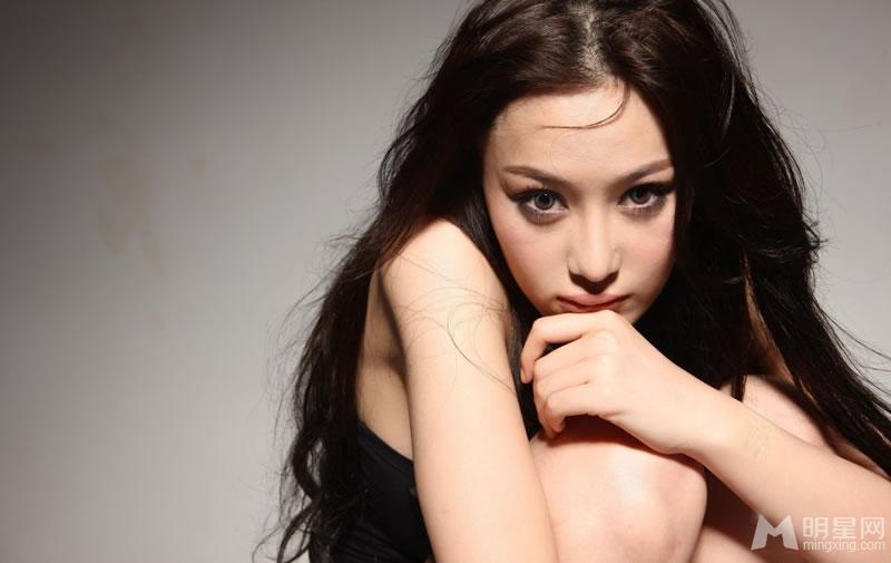 张馨予黑色性感大尺度写真宅男女神性感来袭_图-3