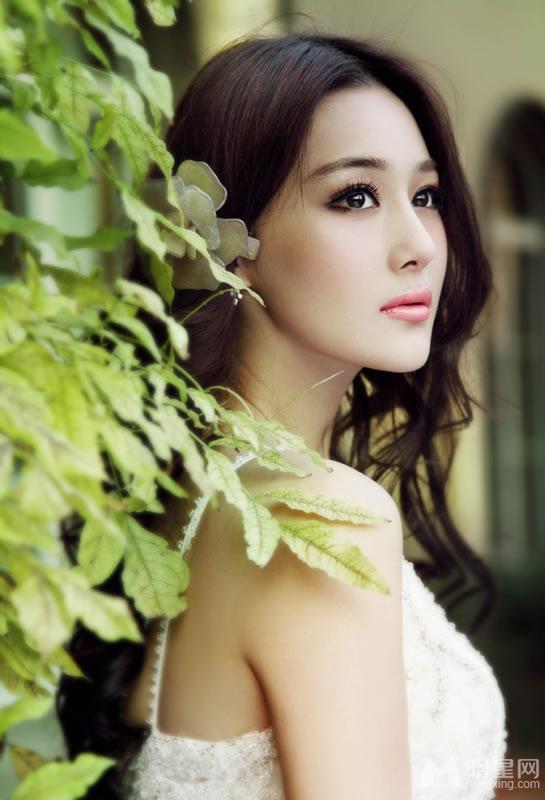 张馨予白色森林写真自然清新文艺范_图-5