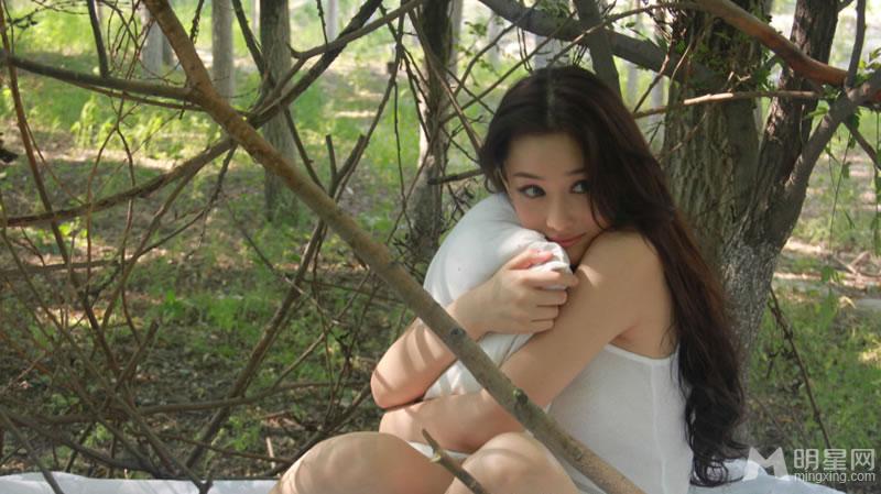 张馨予白色森林写真自然清新文艺范_图-2