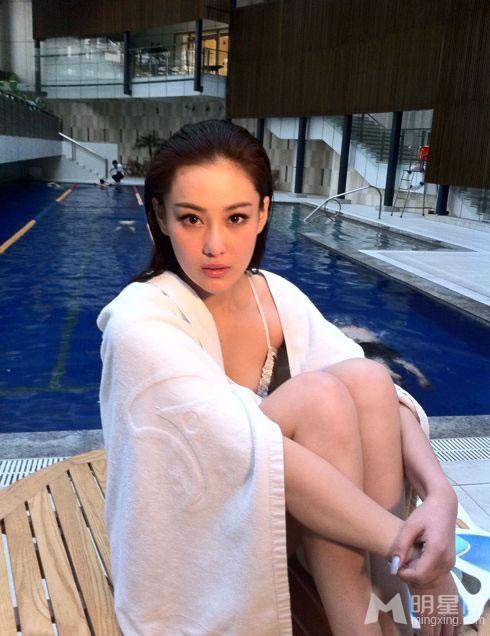 张馨予夏日清凉写真上演湿身诱惑上体丰满_图-3