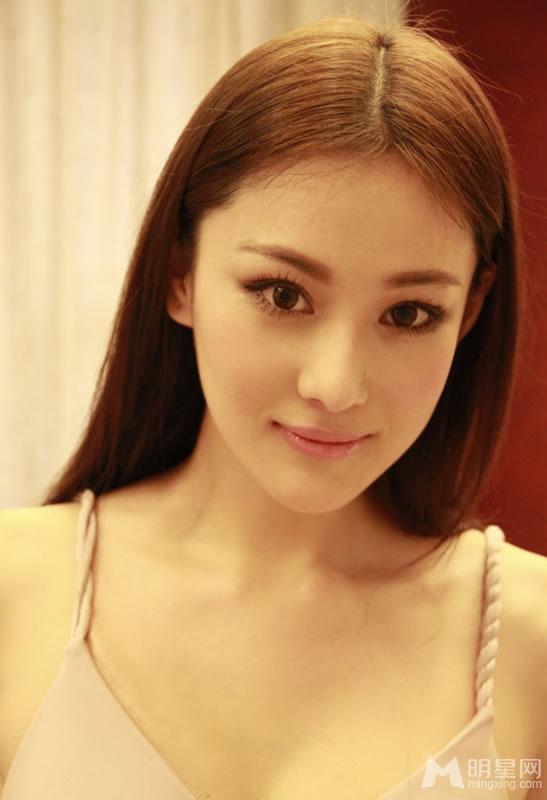 张馨予夏日清凉写真上演湿身诱惑上体丰满_图-11