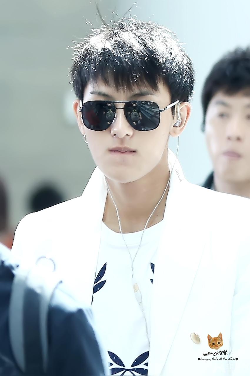 2014年8月EXO仁川飞天津机场时尚写真帅气无敌黄子韬图片写真_图-3