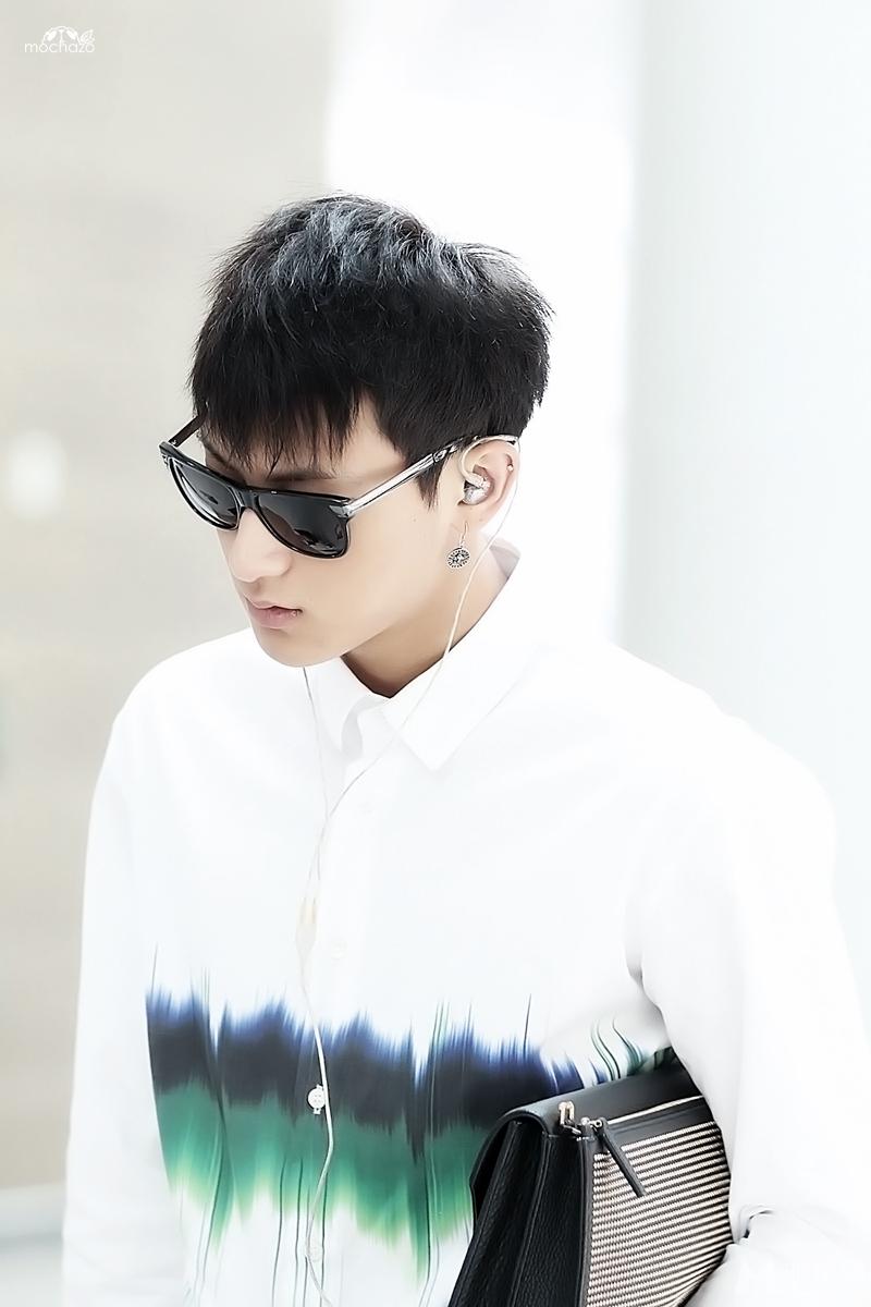 2014年8月EXO仁川飞西安帅气时尚写真黄子韬图片写真_图-8