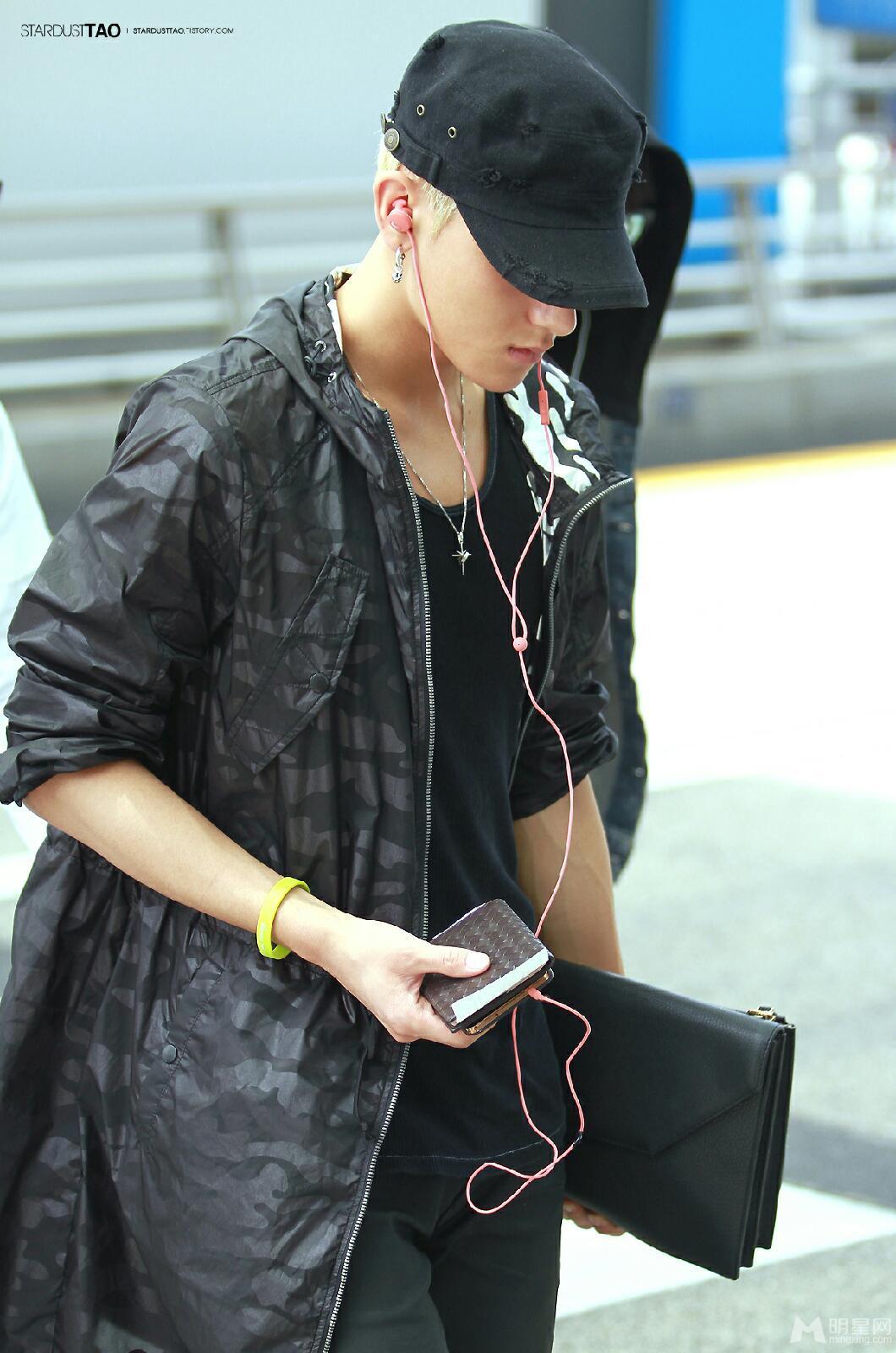 2014年7月EXO仁川飞台湾机场时尚帅气写真黄子韬图片写真_图-3