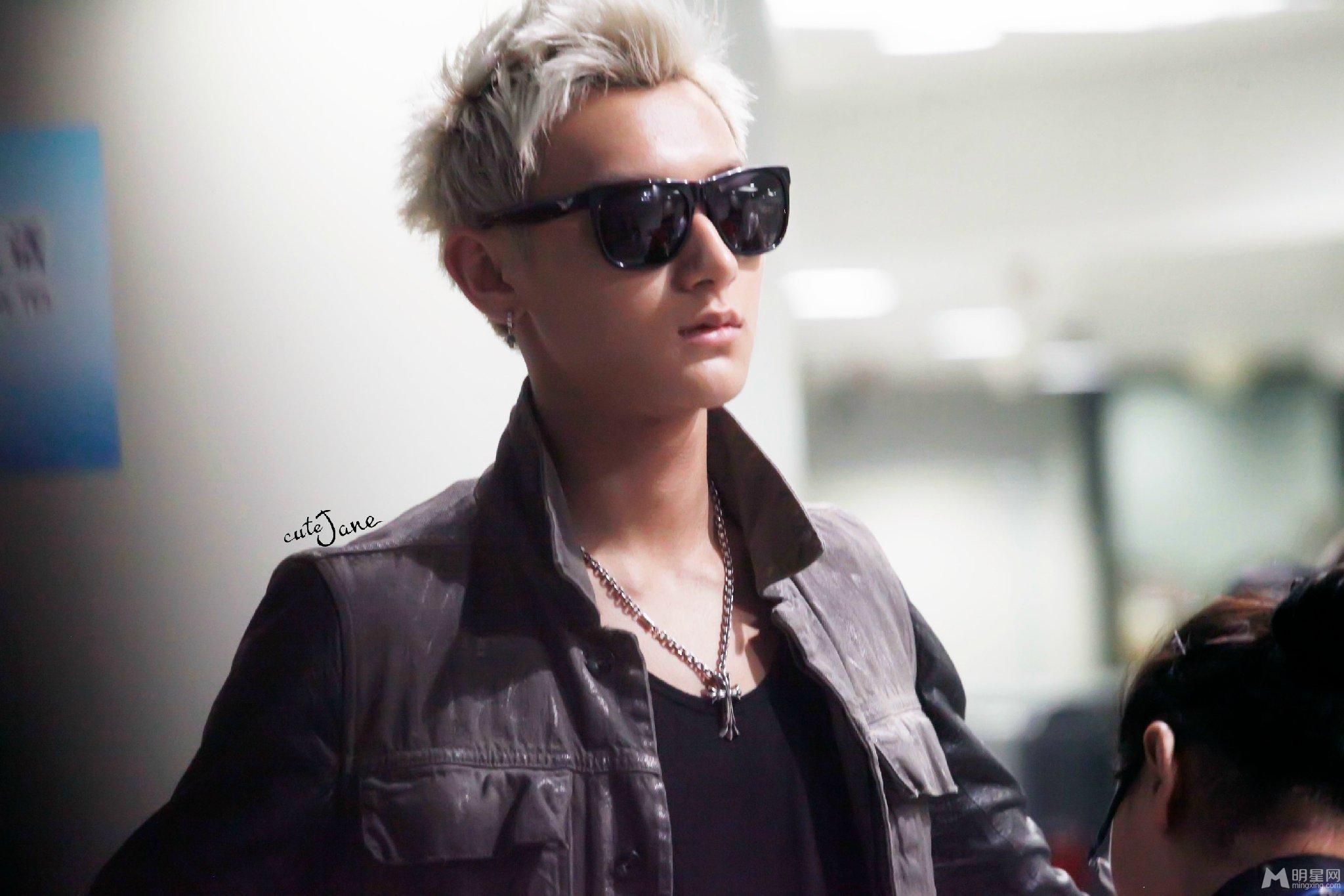 2014年5月EXO北京飞上海机场时尚写真黄子韬图片写真帅气_图-2