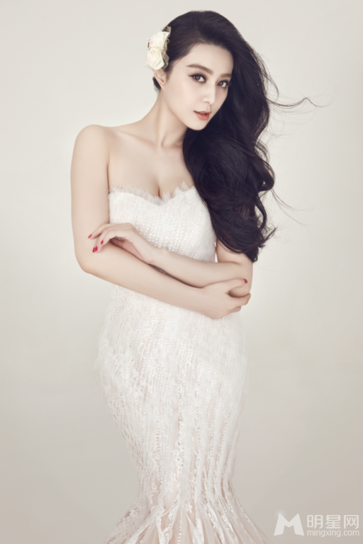 范冰冰金夫人婚纱写真第一弹酥胸外露展曼妙身姿_图-6