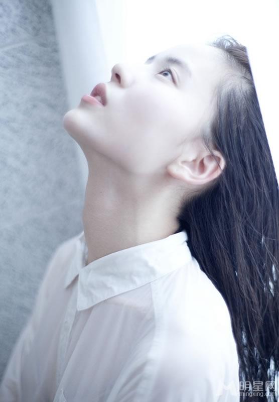 温心饶雪漫再次合作上演浴室湿身诱惑大片_图-8