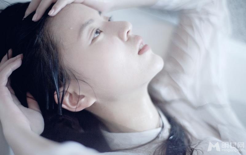 温心饶雪漫再次合作上演浴室湿身诱惑大片_图-9