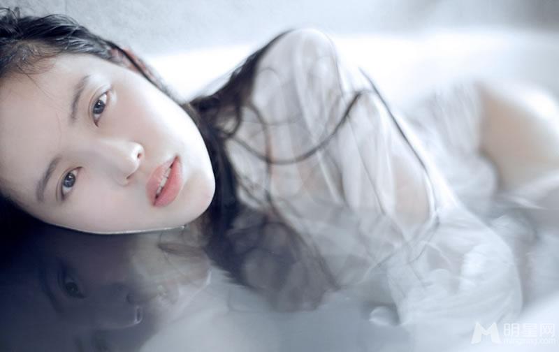 温心饶雪漫再次合作上演浴室湿身诱惑大片_图-1