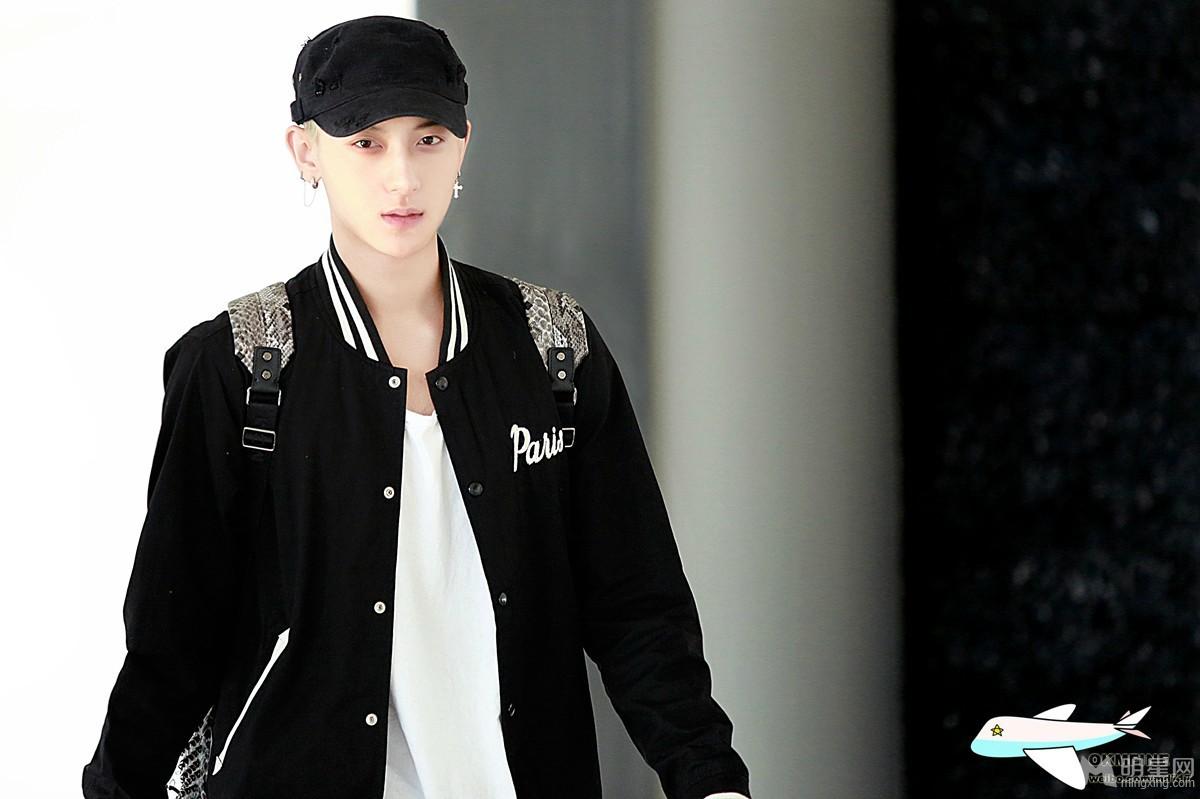 2014年6月EXO韩国飞青岛机场时尚帅气写真黄子韬图片写真_图-5