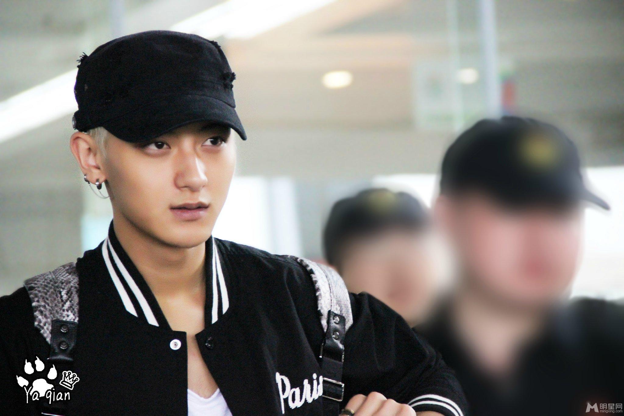2014年6月EXO韩国飞青岛机场时尚帅气写真黄子韬图片写真_图-25