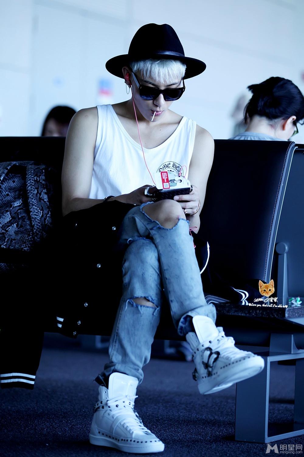 2014年6月EXO韩国飞青岛机场时尚帅气写真黄子韬图片写真_图-15