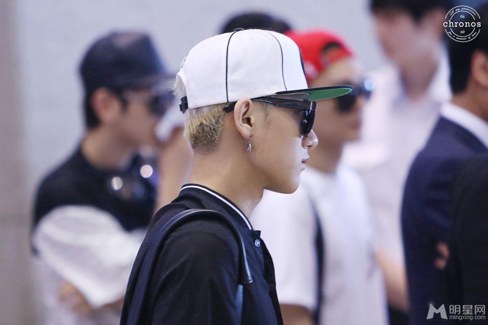 2014年6月EXO武汉飞韩国机场时尚写真黄子韬图片写真帅气_图-3