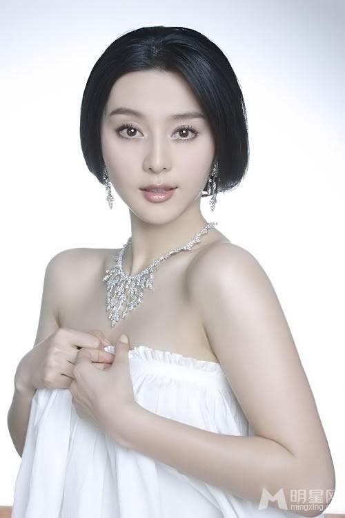 范冰冰美艳婚纱写真展温婉优雅气质_图-16