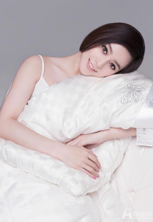 范冰冰代言床上用品展迷人身姿_图-19