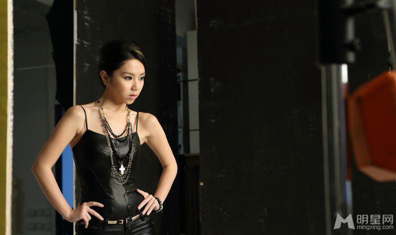 邓紫棋拍摄彩妆平面广告花絮美图欣赏_图-3