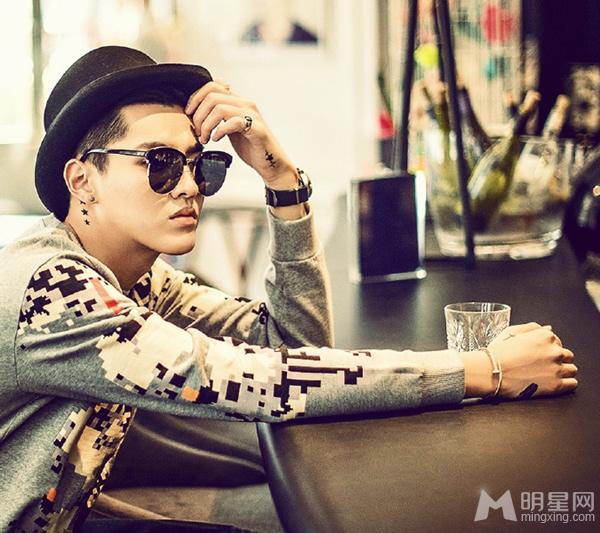 吴亦凡现身法国巴黎拍摄时尚气质大片吴亦凡图片写真帅气轻松悠闲_图-8