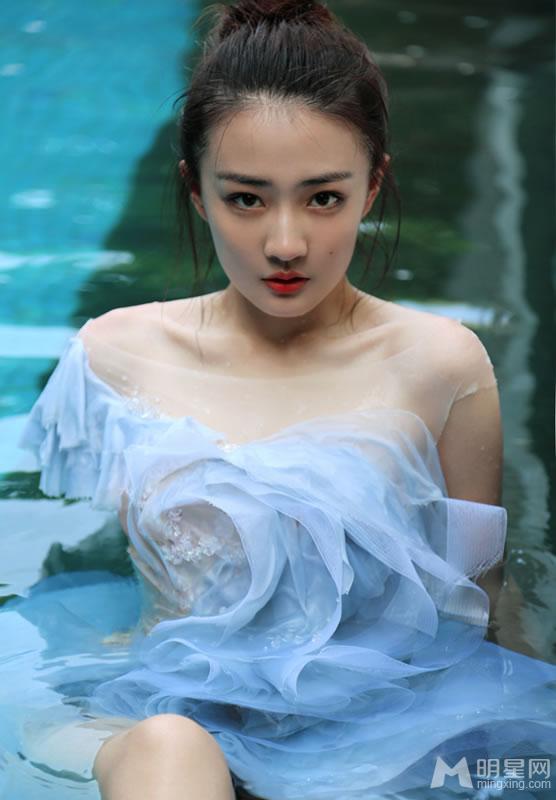 徐璐再曝湿身大片肤如凝脂吹弹可破_图-8