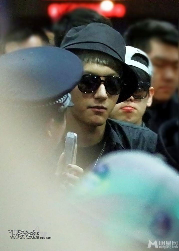 2014年4月EXO北京飞韩国机场时尚写真黄子韬图片写真帅气_图-10