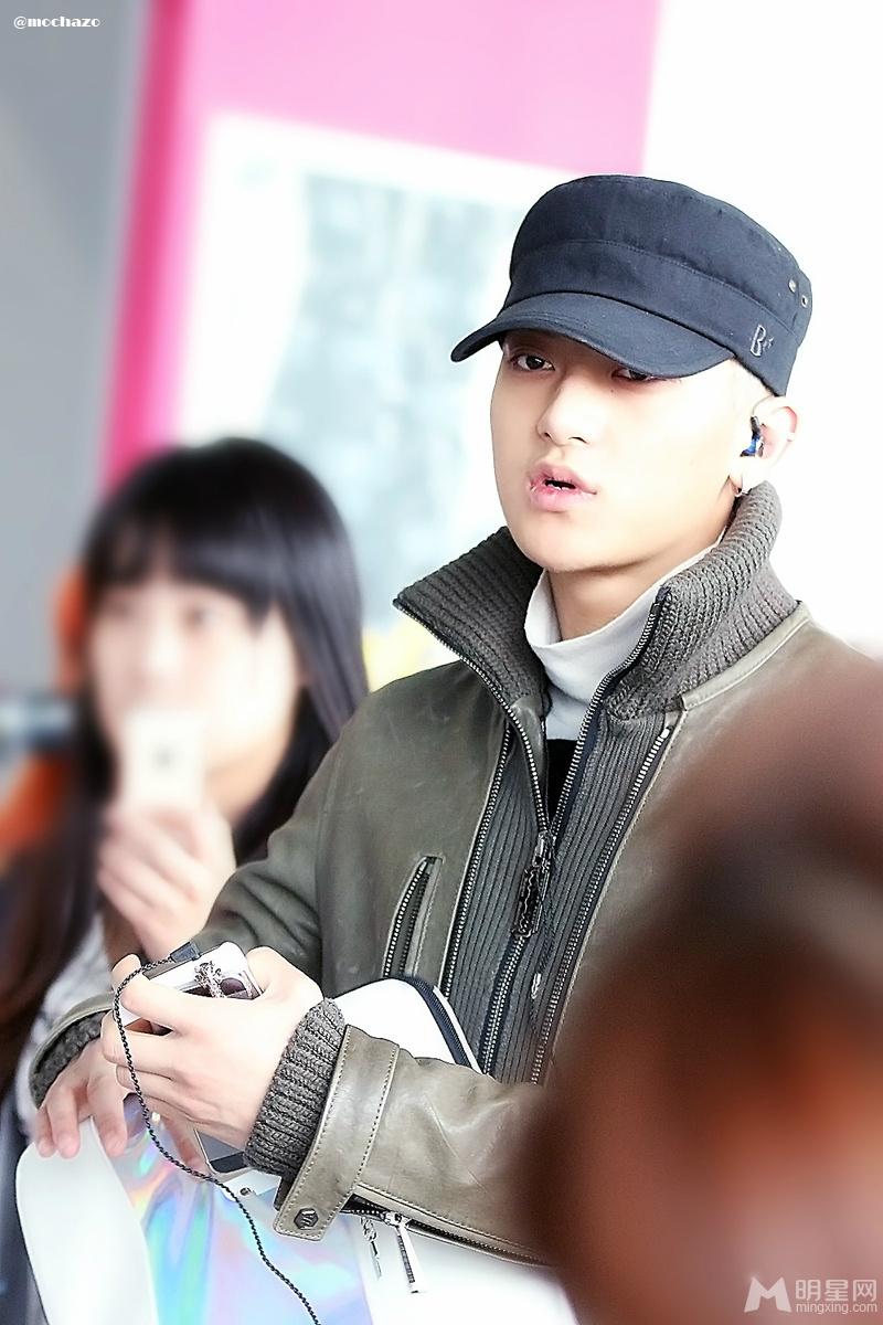 2014年4月EXO北京飞南京机场写真帅气时尚黄子韬图片写真_图-6