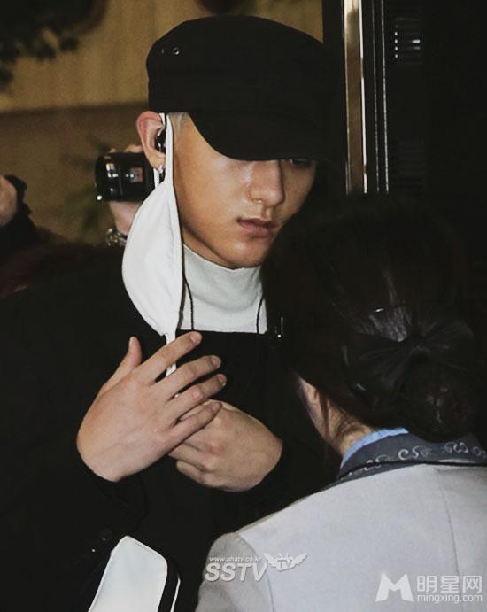 2014年4月EXO金浦飞北京机场时尚帅气写真黄子韬图片写真_图-1