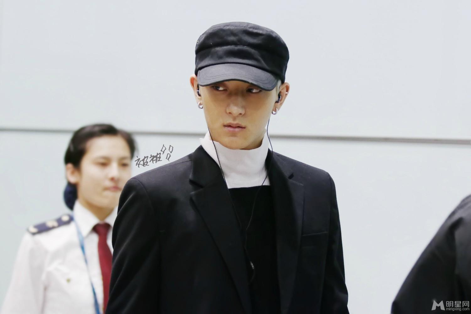 2014年4月EXO金浦飞北京机场时尚帅气写真黄子韬图片写真_图-7