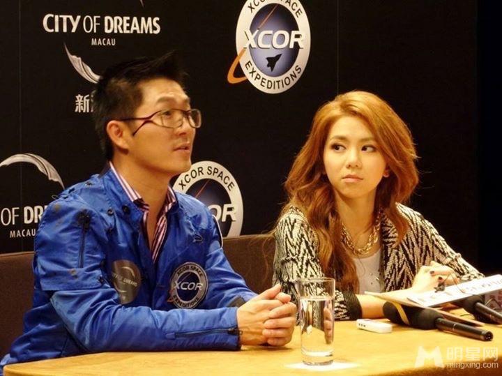 邓紫棋穿国旗服欲飞天离地33万尺蹭到太空边_图-11