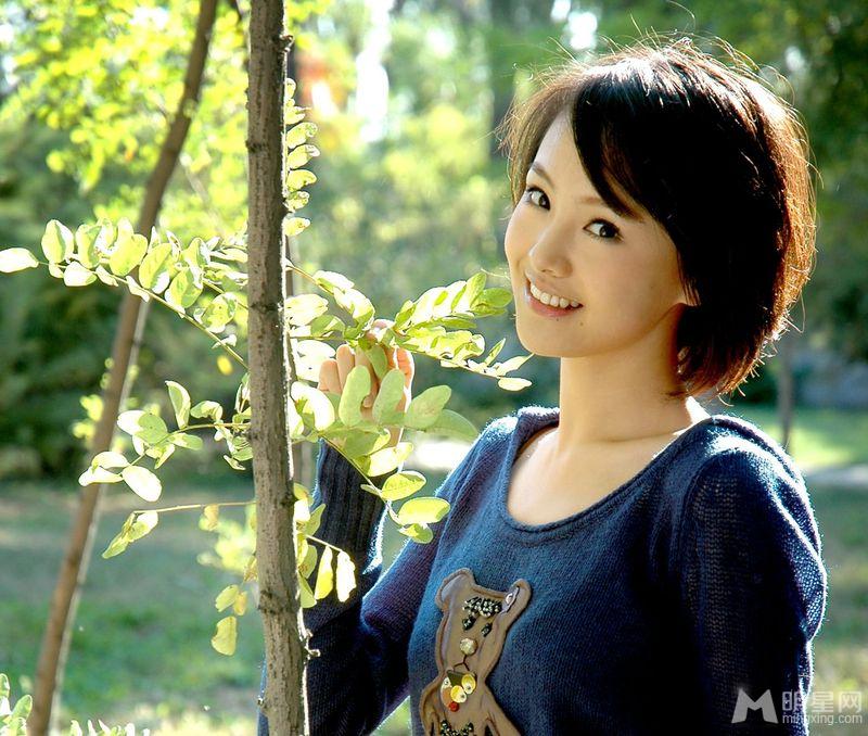 郑爽早期个人青涩写真展灿烂笑靥_图-12
