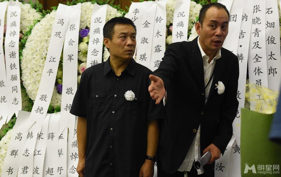 谢铁骊追悼会习近平送花圈蔡明跪地痛哭_图-29