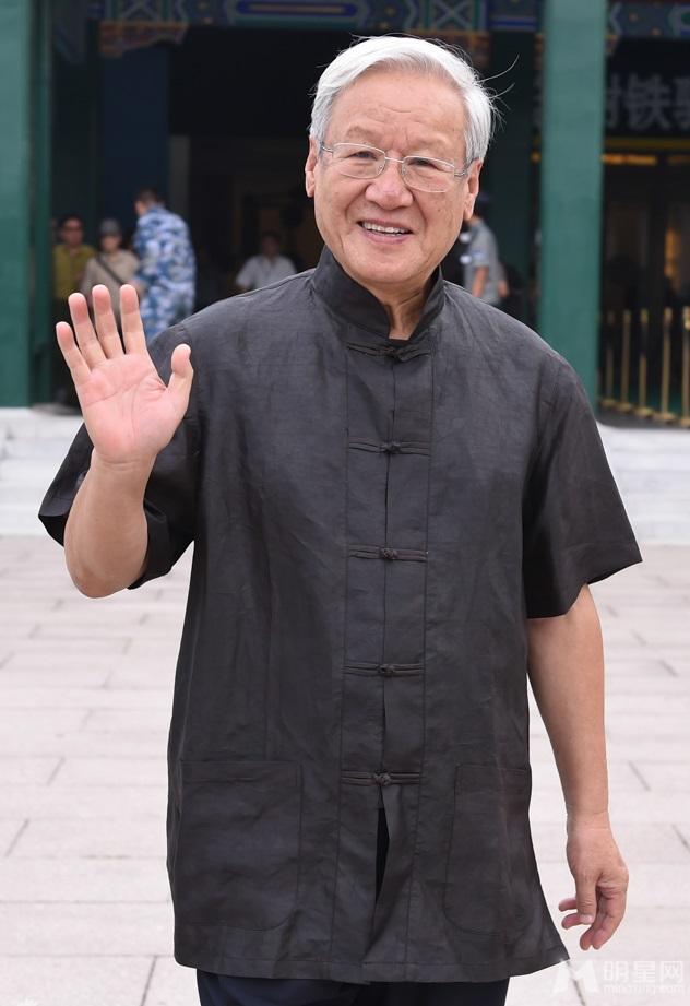 谢铁骊追悼会习近平送花圈蔡明跪地痛哭_图-27
