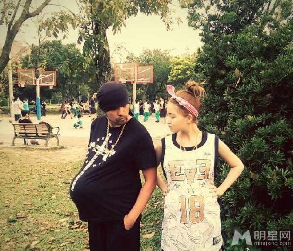 昆凌挺大肚和周杰伦拍摄超酷嘻哈风情侣写真_图-9